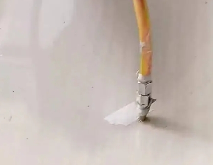 东洲瓷砖空鼓维修公司专业解答在瓷砖铺贴过程中，如果使用的砂料过粗（如全部使用了粗砂），可能会导致以下问题